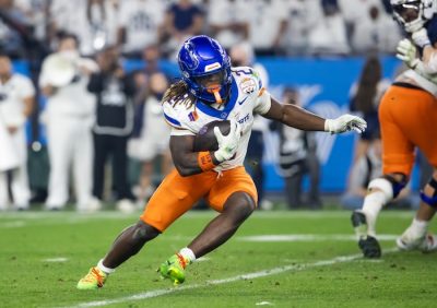 Boise State Broncos running back Ashton Jeanty runs the ball.