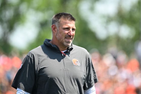Cleveland Browns advisor Mike Vrabel stands and looks.