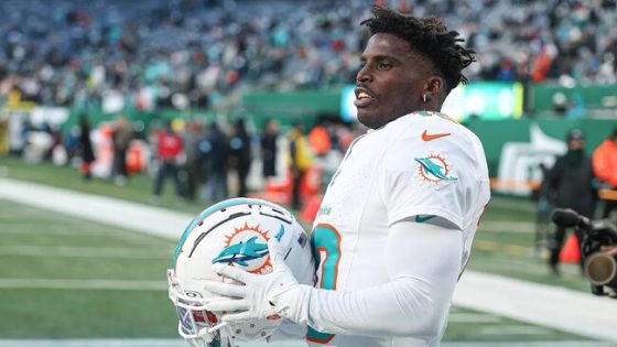 Tyreek Hill Sends Message After Tua Tagovailoa Benched By Miami Dolphins