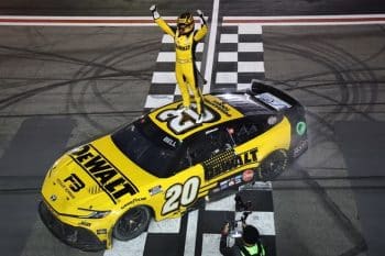 cup chris bell win at atlanta stand on machine (1)