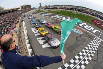 cup green flag at atlanta (1)