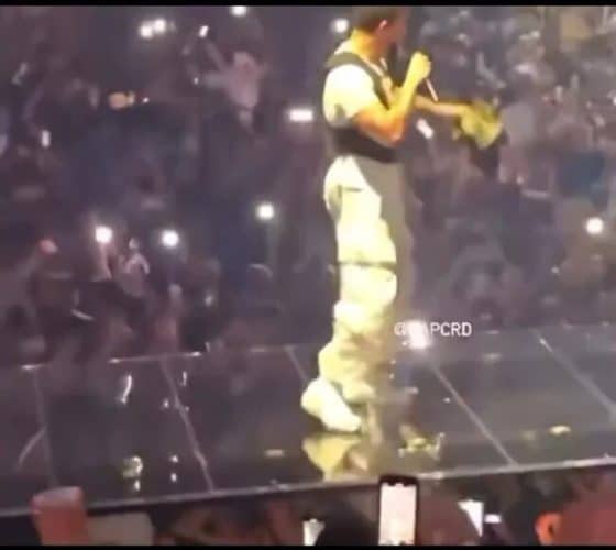 Drake Throws DeMar DeRozan Jersey Off Stage In Continued Beef