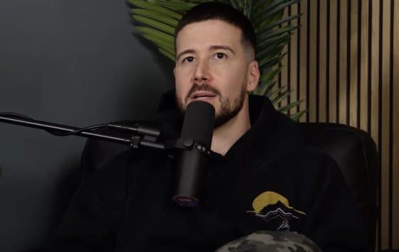 Vinny from Jersey Shore on the Roomates Show.