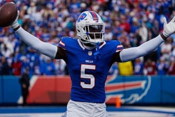 Bills Kaiir Elam puts his hands in the air.