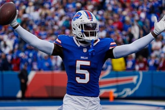 Bills Kaiir Elam puts his hands in the air.
