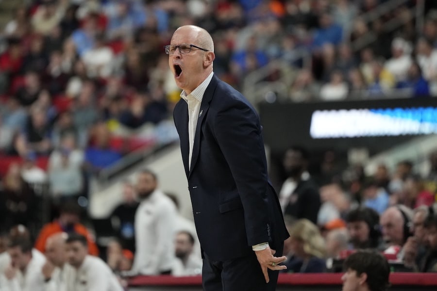 Connecticut Huskies head coach Dan Hurley stands and yells.