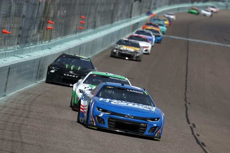 Cup Kyle Larson leading at Homestead spring (1)