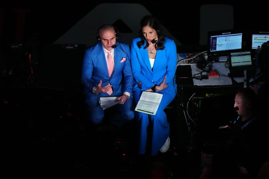 Ryan Ruocco and Rebecca Lobo call the game.