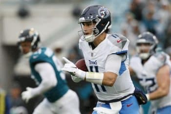 Mason Rudolph runs the ball.