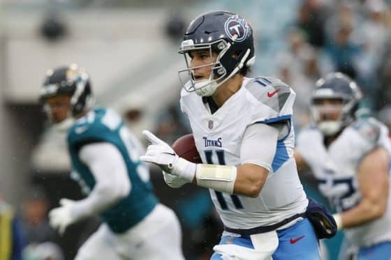 Mason Rudolph runs the ball.