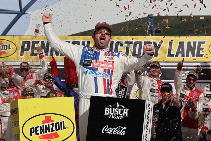 cup josh berry celebrates win at las vegas winter (1)