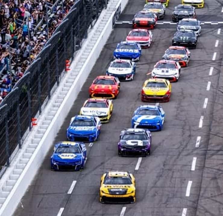 cup racing at Martinsville spring (1) (2)