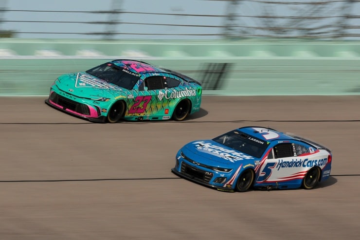 NASCAR: Straight Talk Wireless 400
