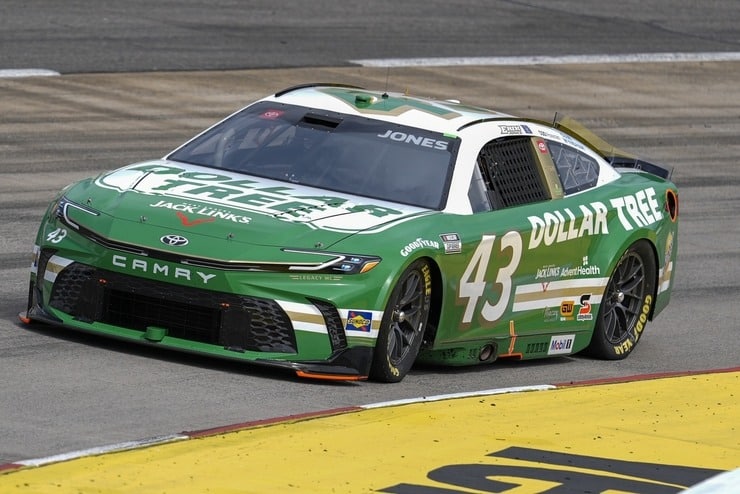 Erik Jones (43) at Martinsville Speedway