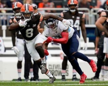 Browns wide receiver Elijah Moore runs the ball.