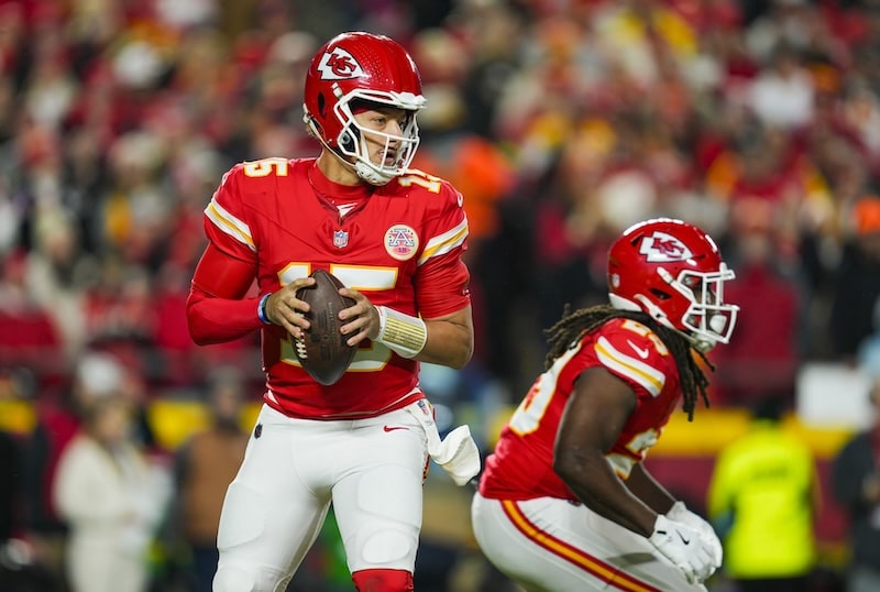 Patrick Mahomes holds the ball.