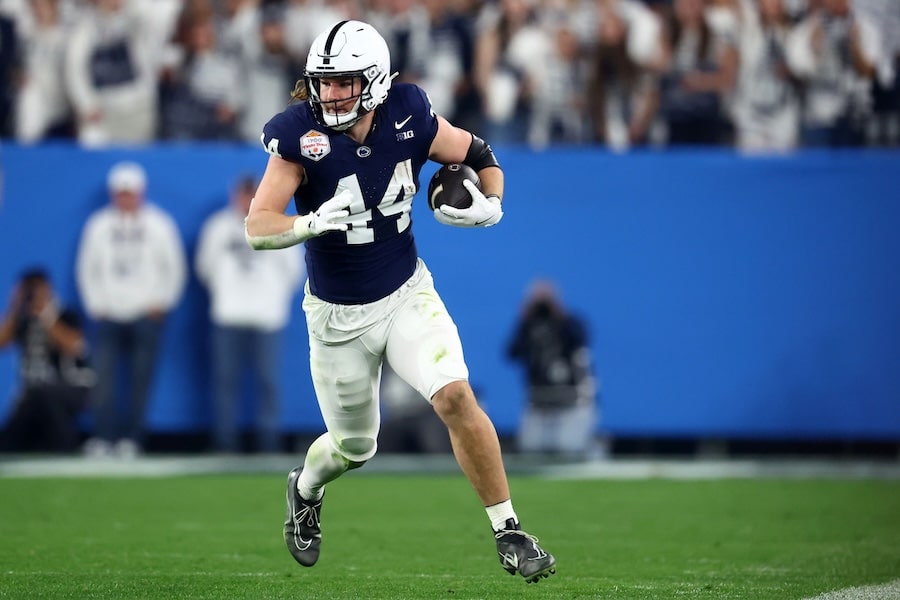 Penn State Nittany Lions tight end Tyler Warren runs the ball.