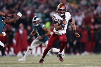 Jayden Daniels runs the ball.