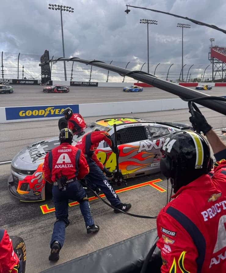 cup Byron pit road at darlington (1)