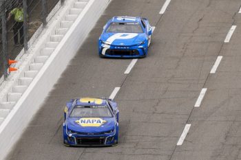 cup elliott hamlin at martinsville (1)