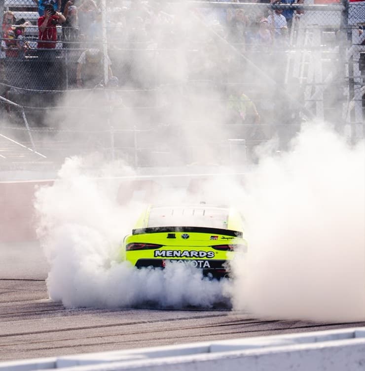 xfinity brandon jones burns out at darlington (1)