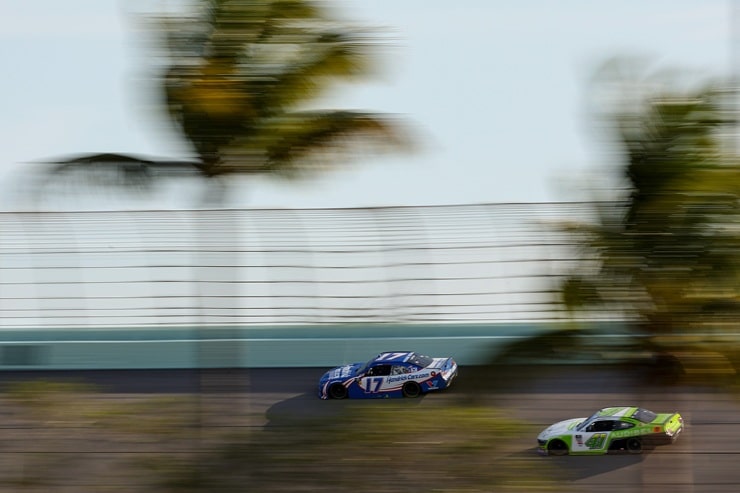 xfinity larson bristol odds art