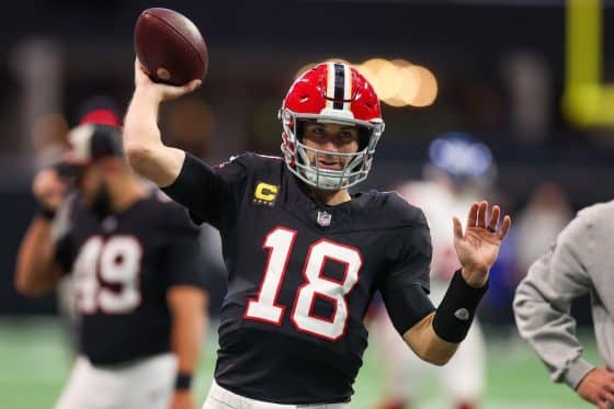 Kirk Cousins throws the ball for the Falcons.