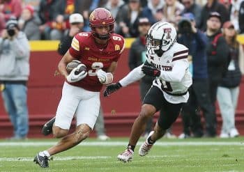 Jayden Higgins runs with the ball.