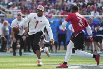 Ja'Marr Chase runs the ball on the field.