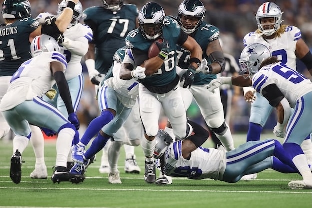 Philadelphia Eagles running back Saquon Barkley runs the ball.
