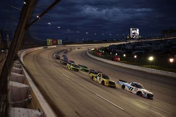 truck corey heim leads pack at texas (1)