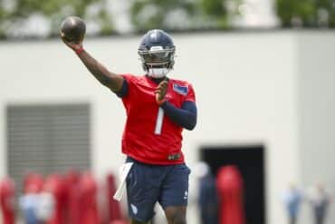 Tennessee Titans quarterback Cam Ward throws the ball.