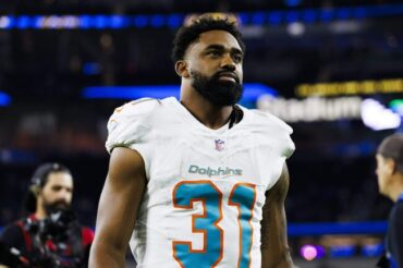 Former Dolphins Pro Bowler Throws Shade After Jalen Ramsey Trade