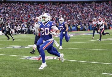 Bills' Nyheim Hines runs the ball.