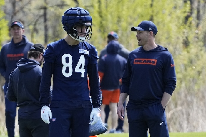 Chicago Bears head coach Ben Johnson stands next to Colston Loveland.