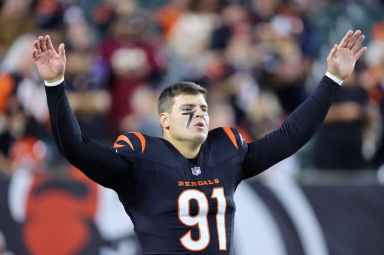 Trey Hendrickson puts hands up.