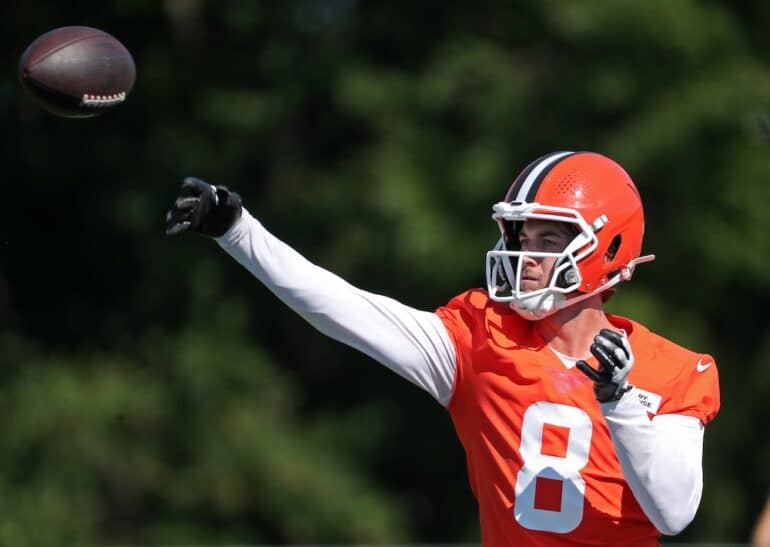 Kenny Pickett throws a pass.