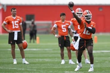 Sheduer Sanders throws a ball.
