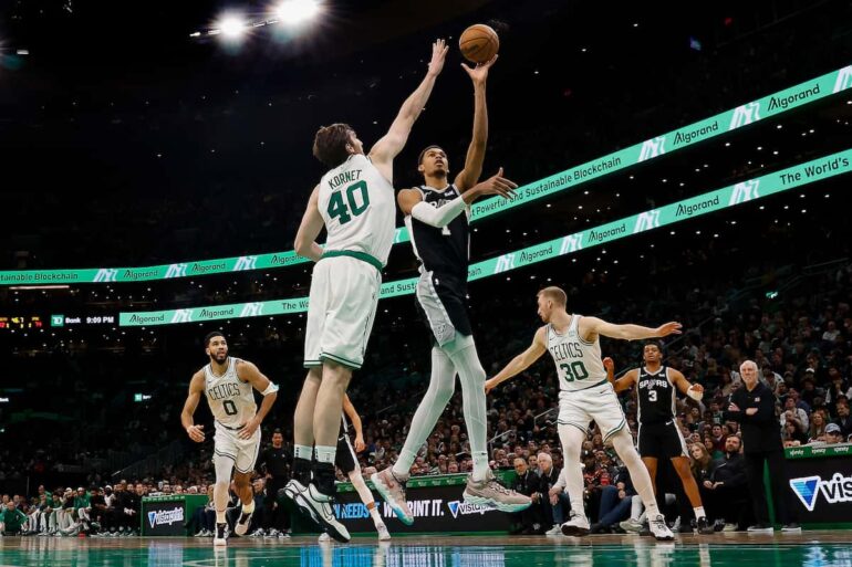 Victor Wembanyama, Luke Kornet - San Antonio Spurs