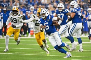 Anthony Richardson runs ball.