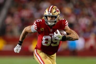 George Kittle runs the ball.