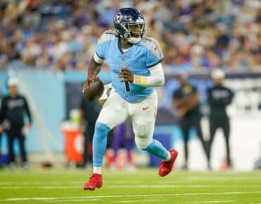 Tennessee Titans quarterback Cam Ward runs the ball.
