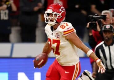 Kansas City Chiefs tight end Travis Kelce puts his arms out.