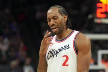 Kawhi Leonard complains