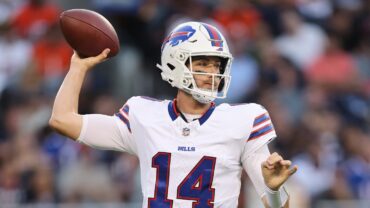 Bengals Sign Two Free Agent Quarterbacks After Joe Burrow Injury
