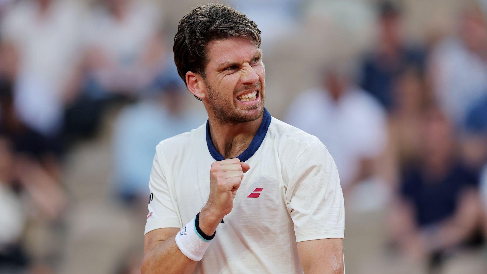 Cameron Norrie Stuns Carlos Alcaraz in Paris for the Biggest Win of Career