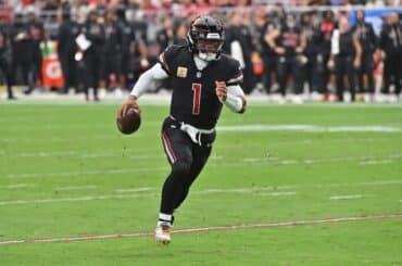 Kyler Murray runs with the ball.
