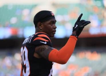 Cam Taylor Britt points his finger up.