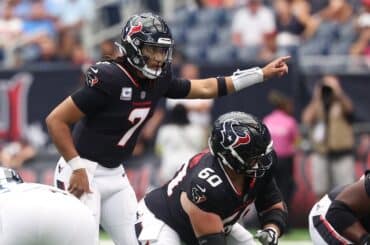 C.J. Stroud points his finger.