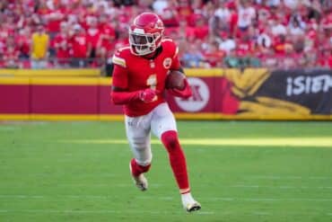 Xavier Worthy runs with the ball.